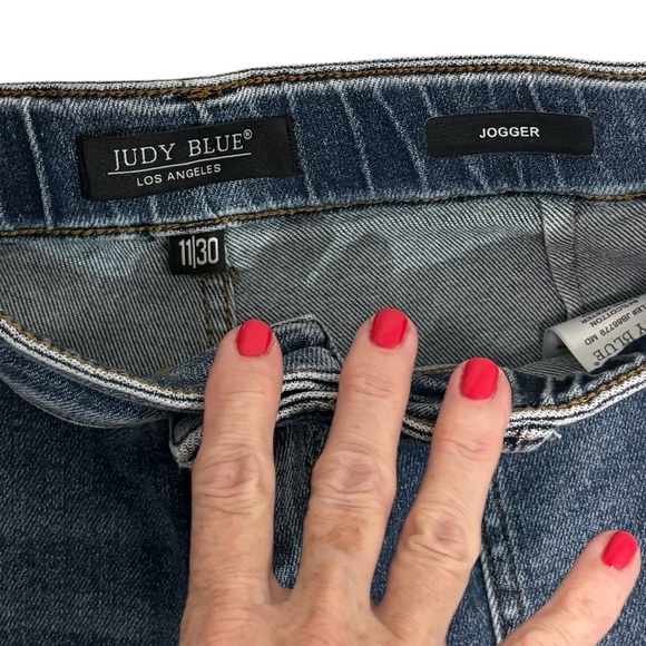 JUDY BLUE - THE JOGGER - SIZE 11/30 - MEDIUM WASH - GOOD CONDITION - B18 - Picture 5 of 12